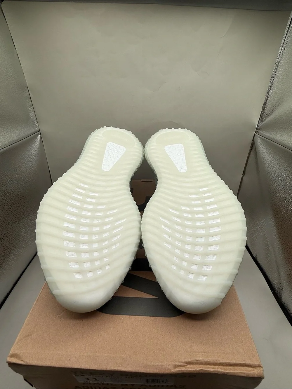 Adidas Yeezy Boost 350 V2 Blue Tint Men Size 11 Brand New